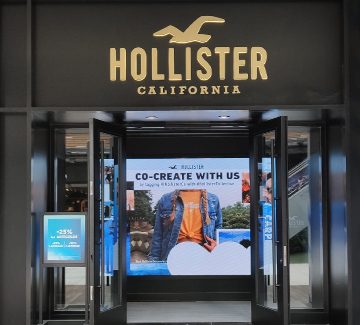 INSTALACIÓN DE PANTALLAS DE GRAN FORMATO EN TIENDAS HOLLISTER EN ESPAÑA